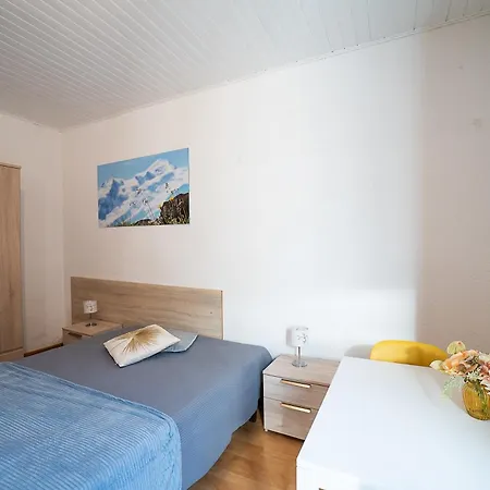 Des Thermes - A 200m Des Thermes Apartment